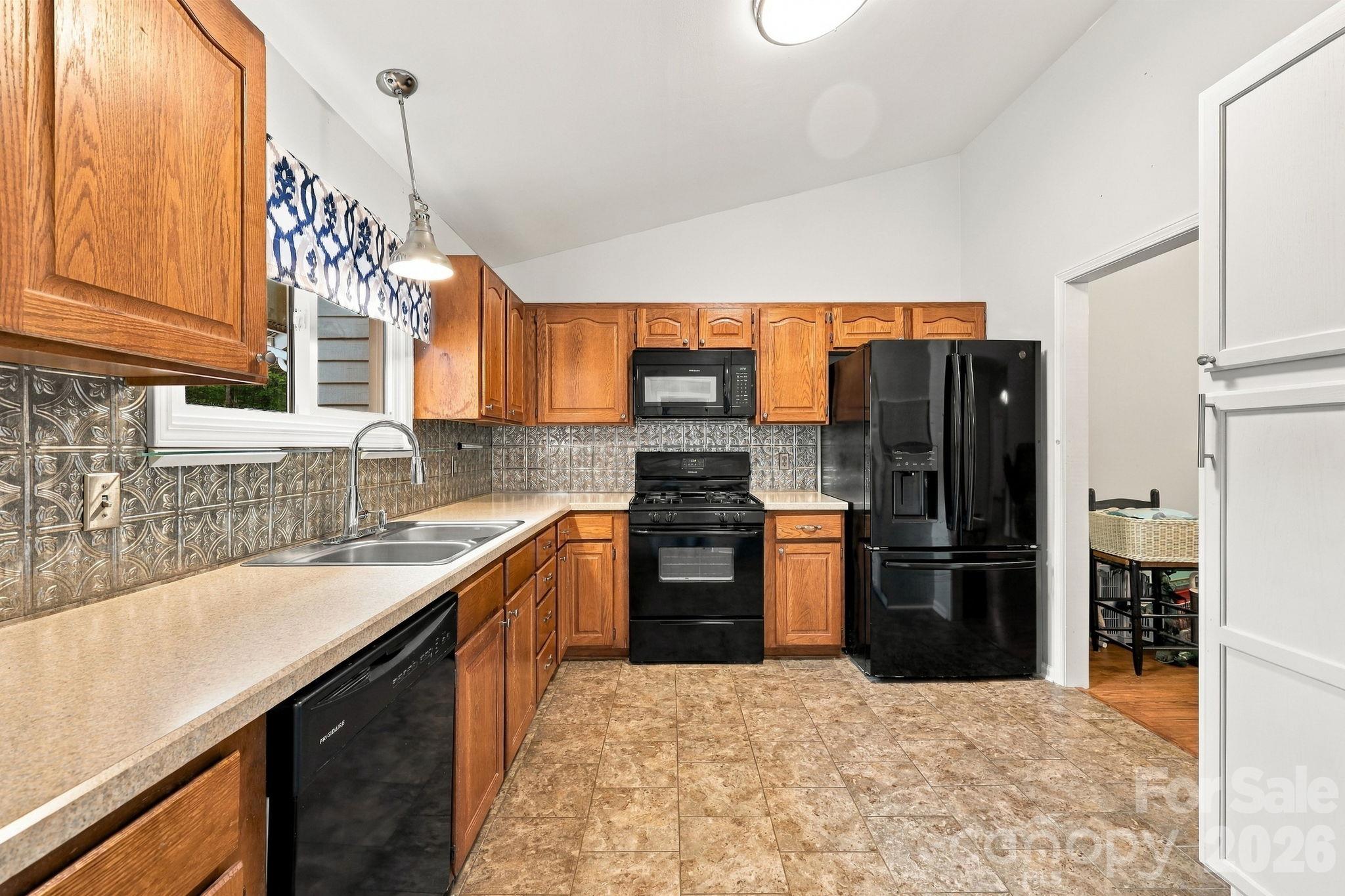 1805 Wellington Hills Circle Property Photo 8