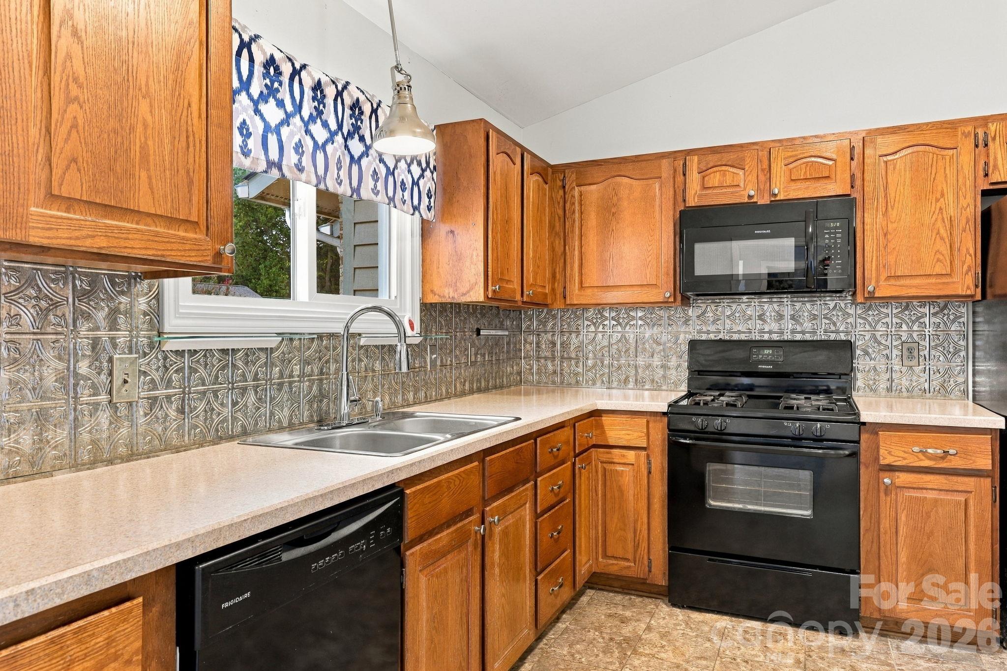1805 Wellington Hills Circle Property Photo 9