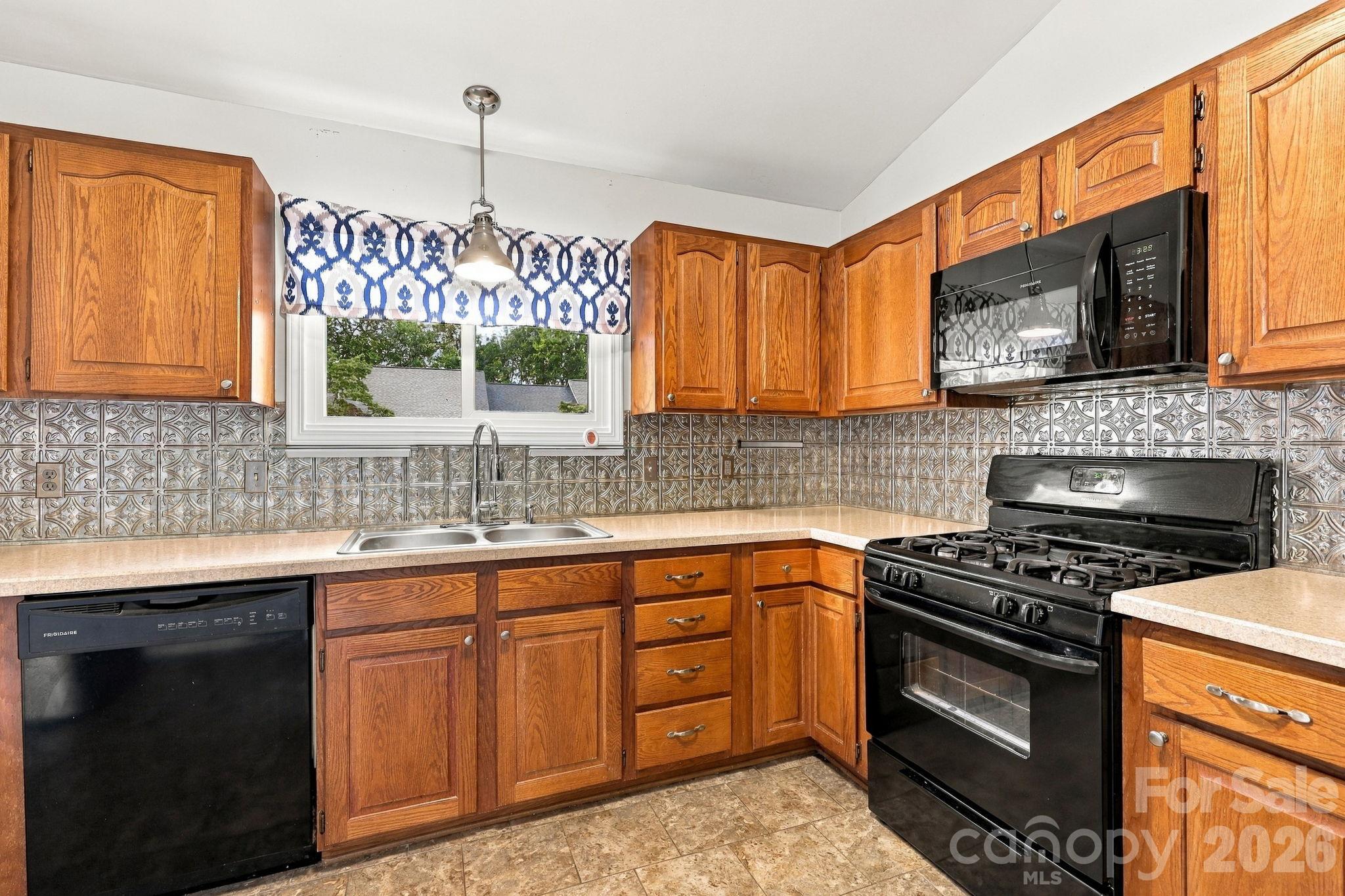 1805 Wellington Hills Circle Property Photo 10