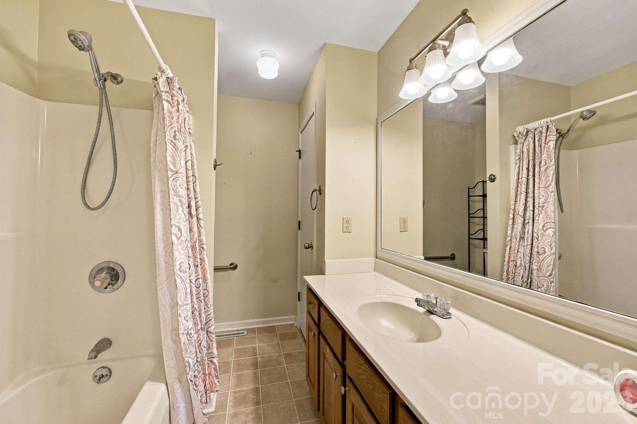 1805 Wellington Hills Circle Property Photo 22