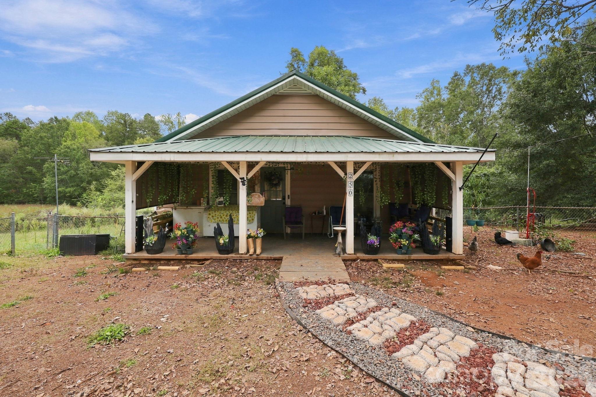 250 Circus Trail Property Photo 2