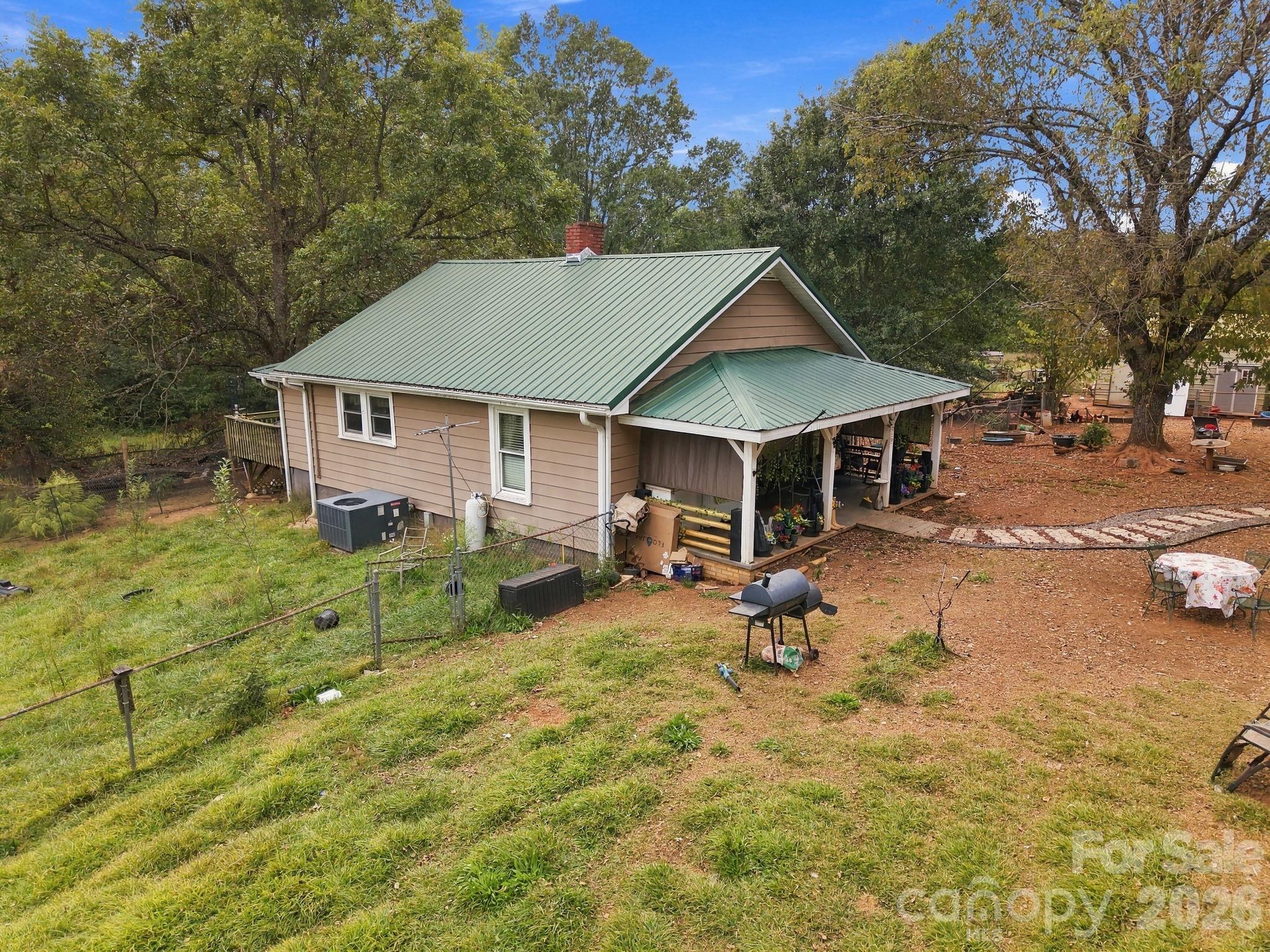250 Circus Trail Property Photo 4