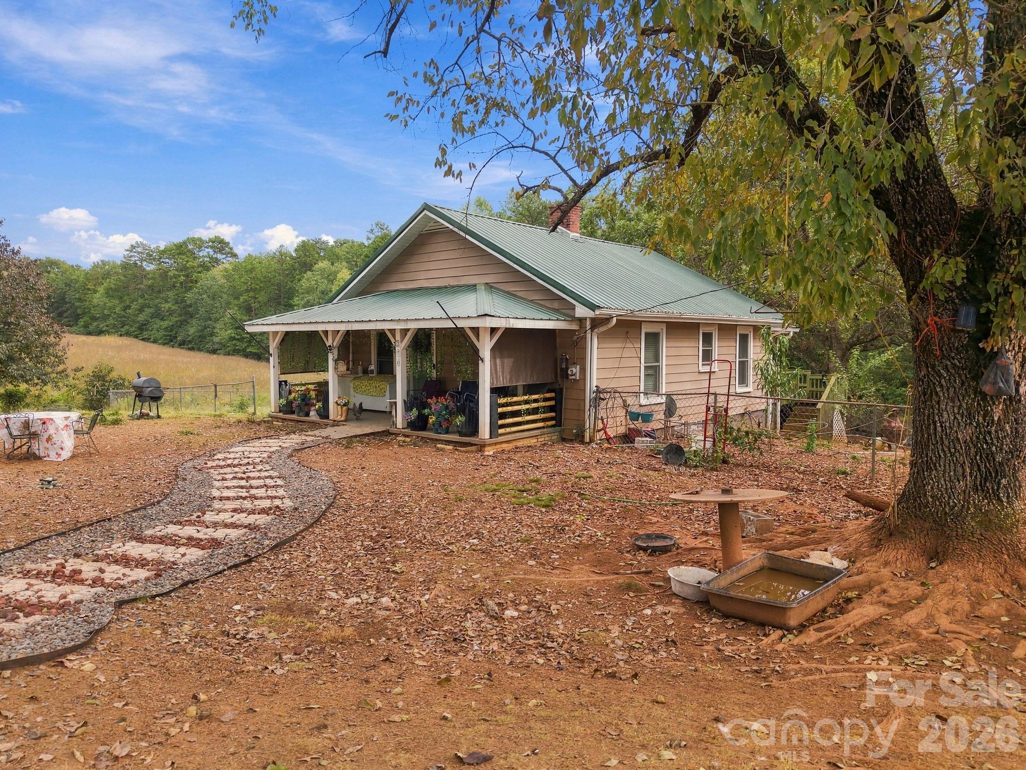 250 Circus Trail Property Photo 5