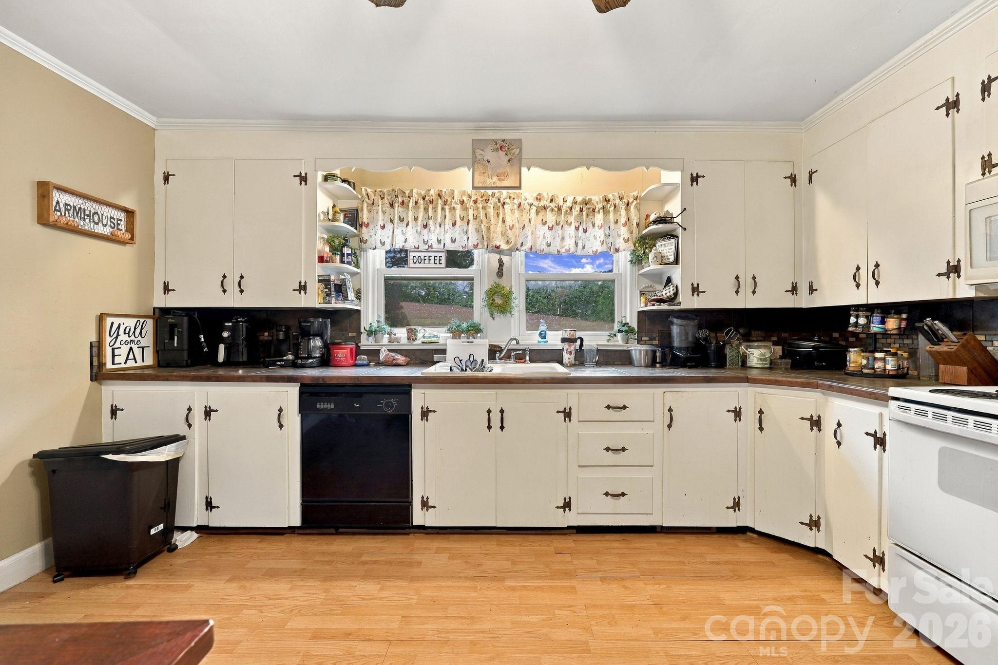 250 Circus Trail Property Photo 8