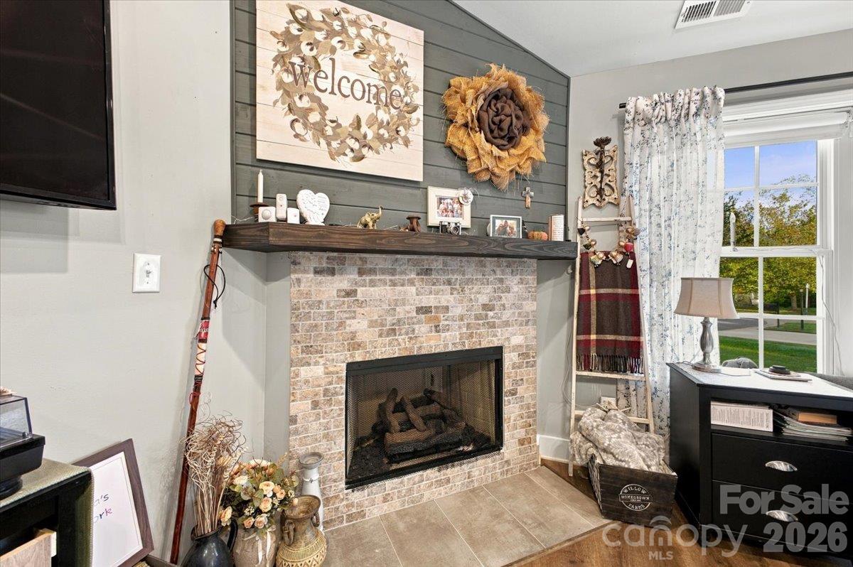 546 Pennyfields Lane Property Photo 7