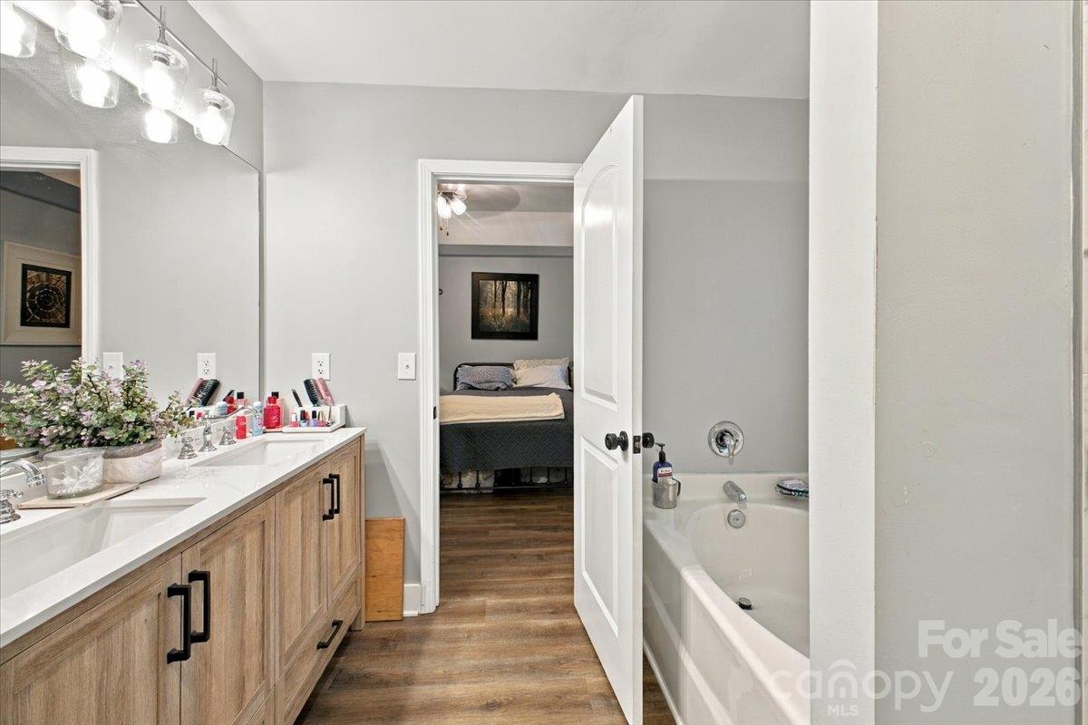 546 Pennyfields Lane Property Photo 19