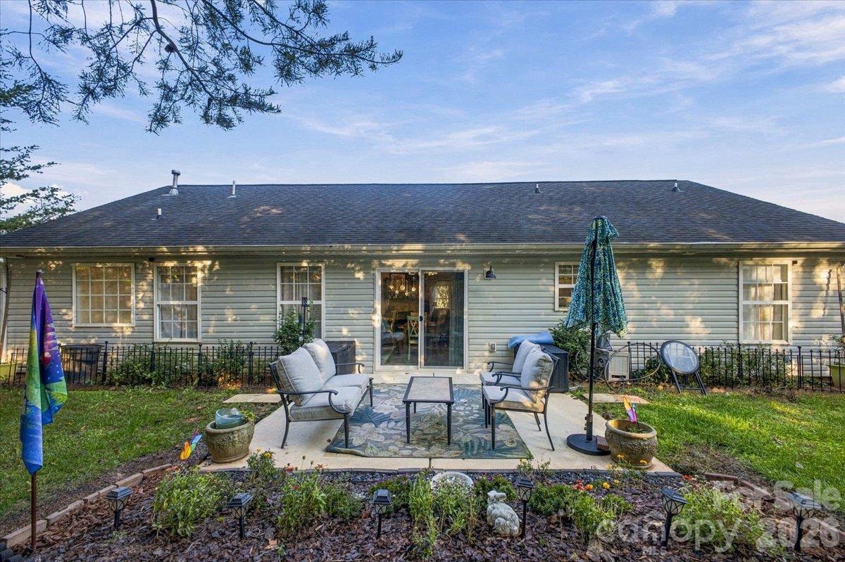 546 Pennyfields Lane Property Photo 30