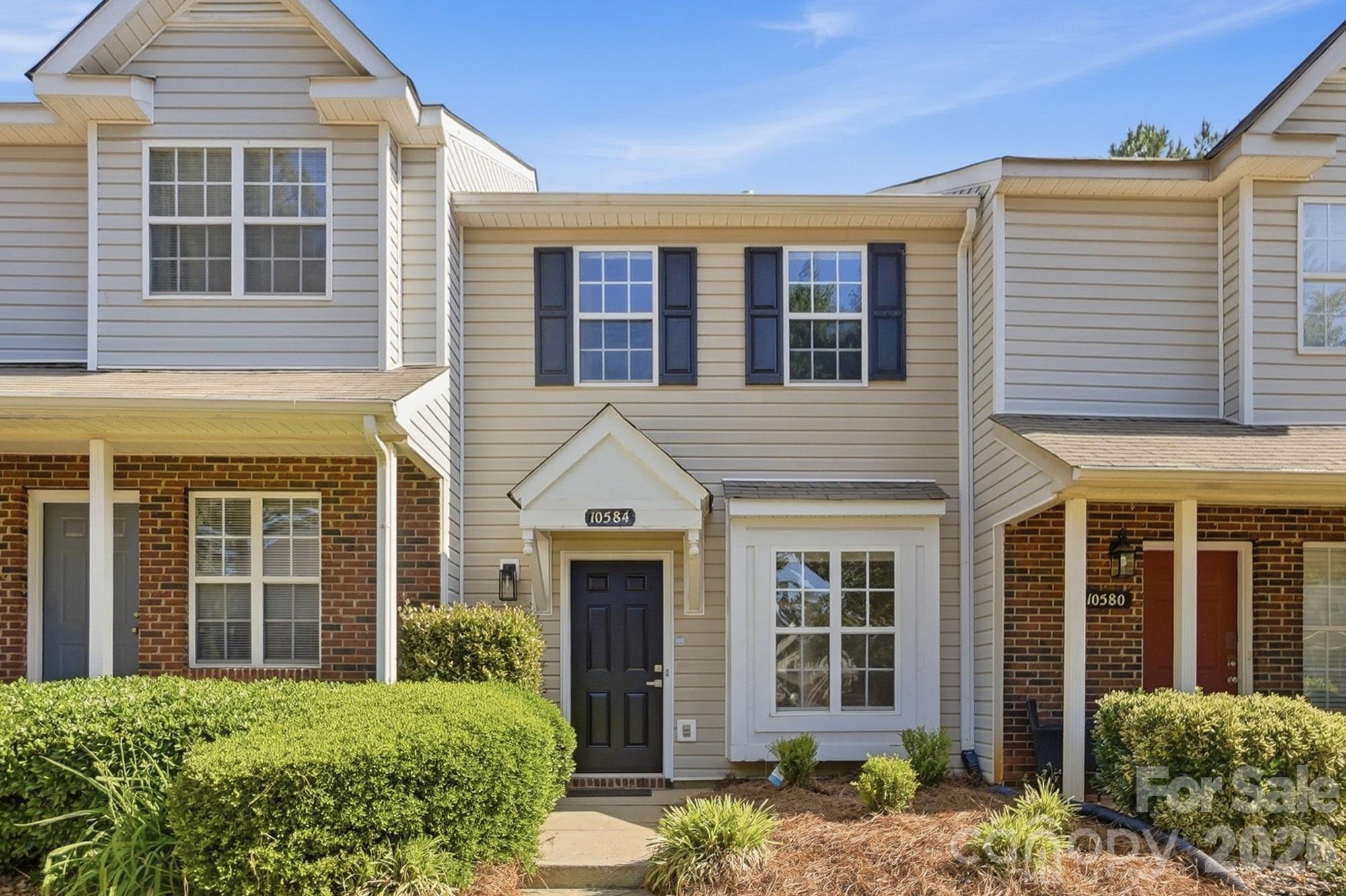 10584 English Setter Way Property Photo 1