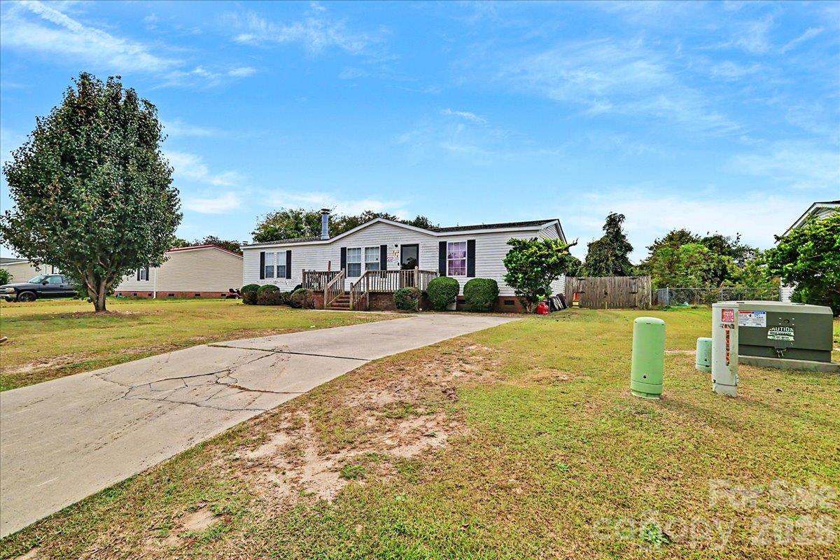 111 Magnolia Gardens Drive Property Photo 3