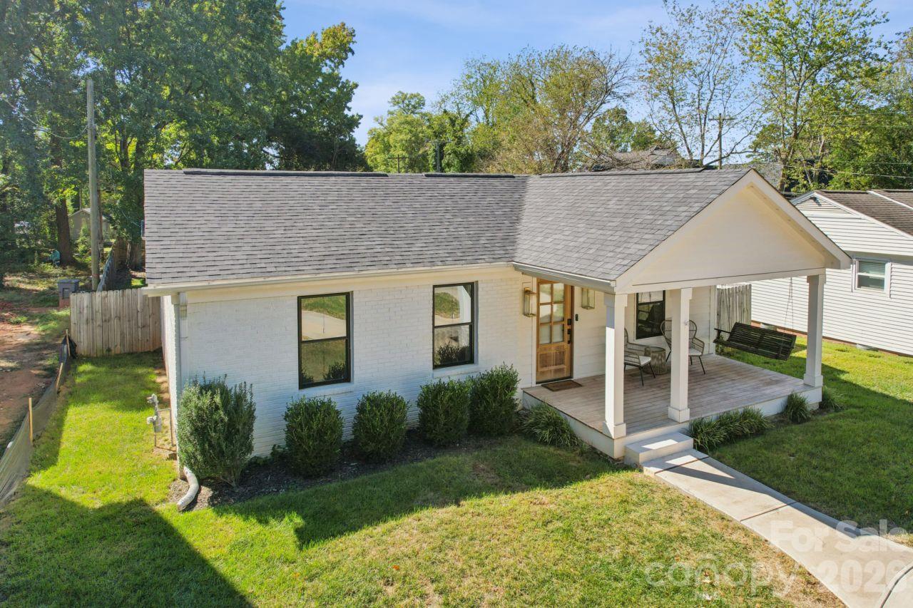 512 Manhasset Road Property Photo 3