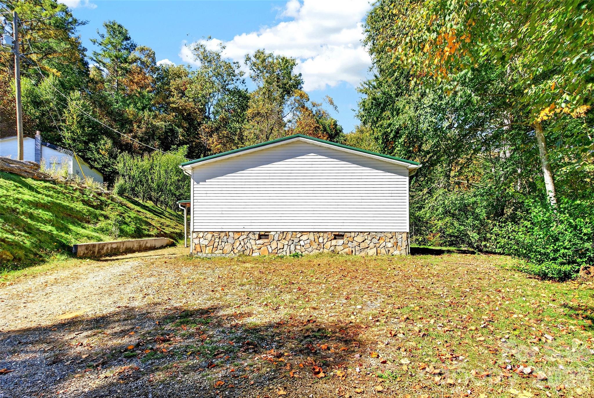 1685 Arbuckle Road Property Photo 3