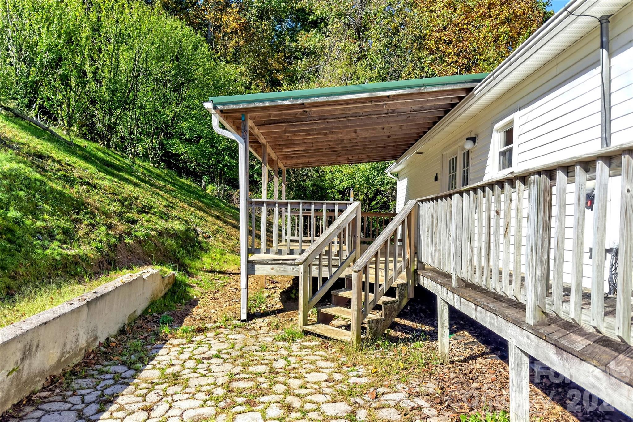 1685 Arbuckle Road Property Photo 4