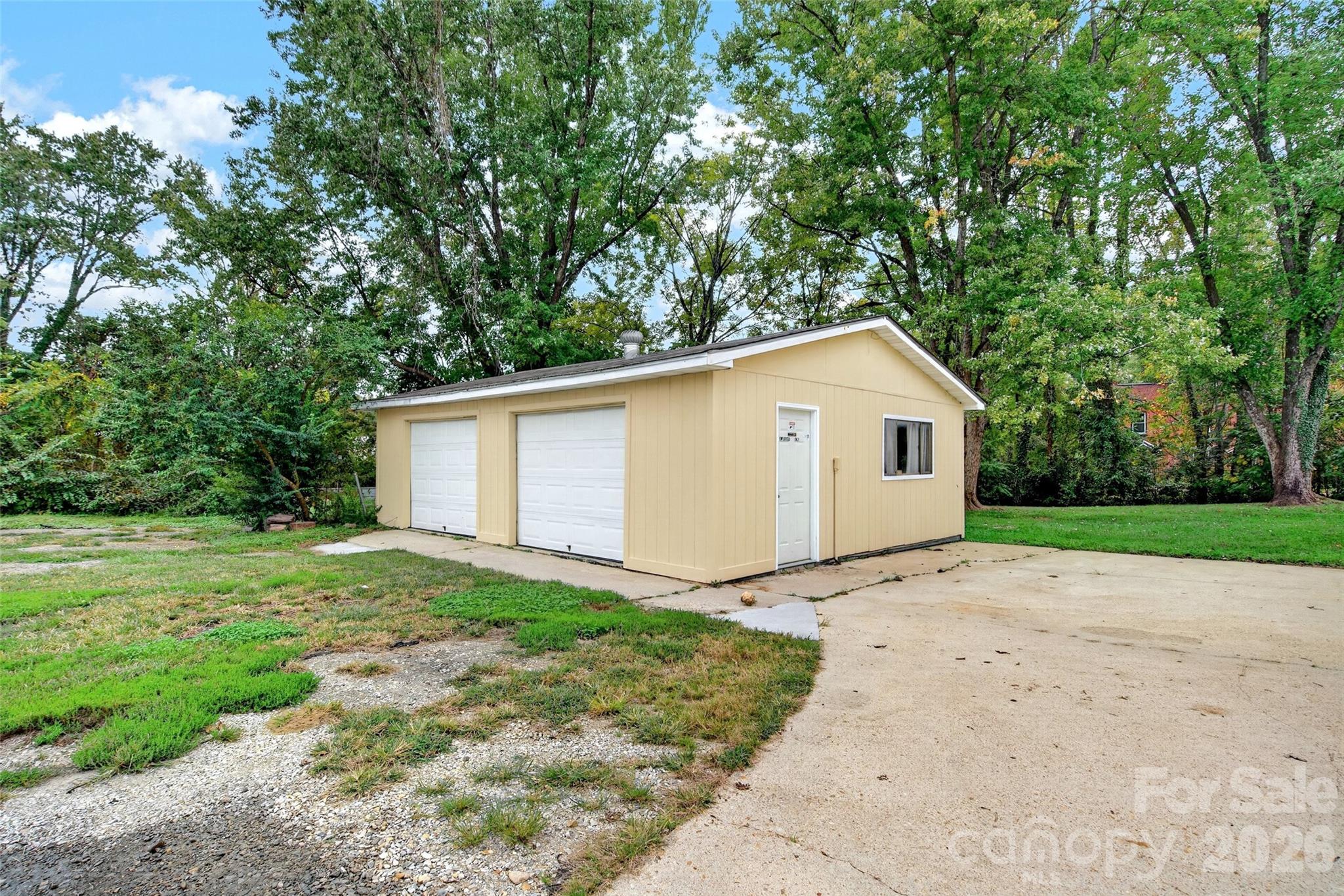 432 & 422 E Main Street Property Photo 7