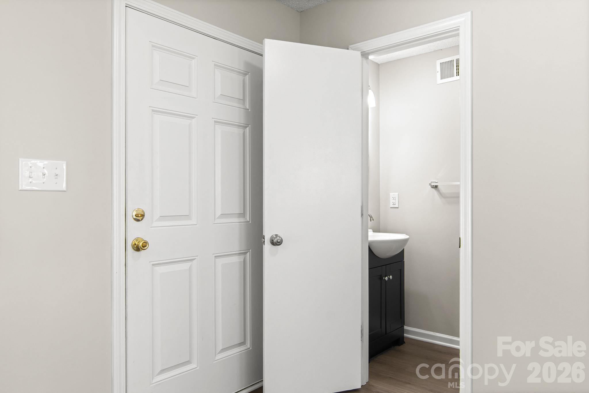 2303 Highland Park Drive Property Photo 5