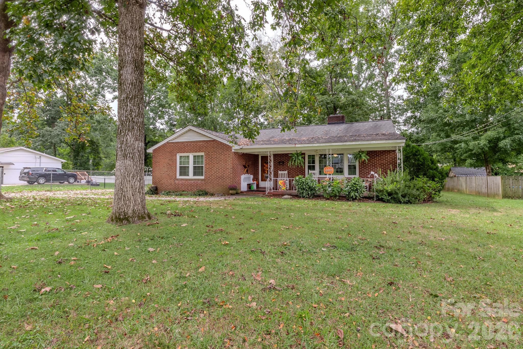 1004 Woodside Drive Property Photo 1