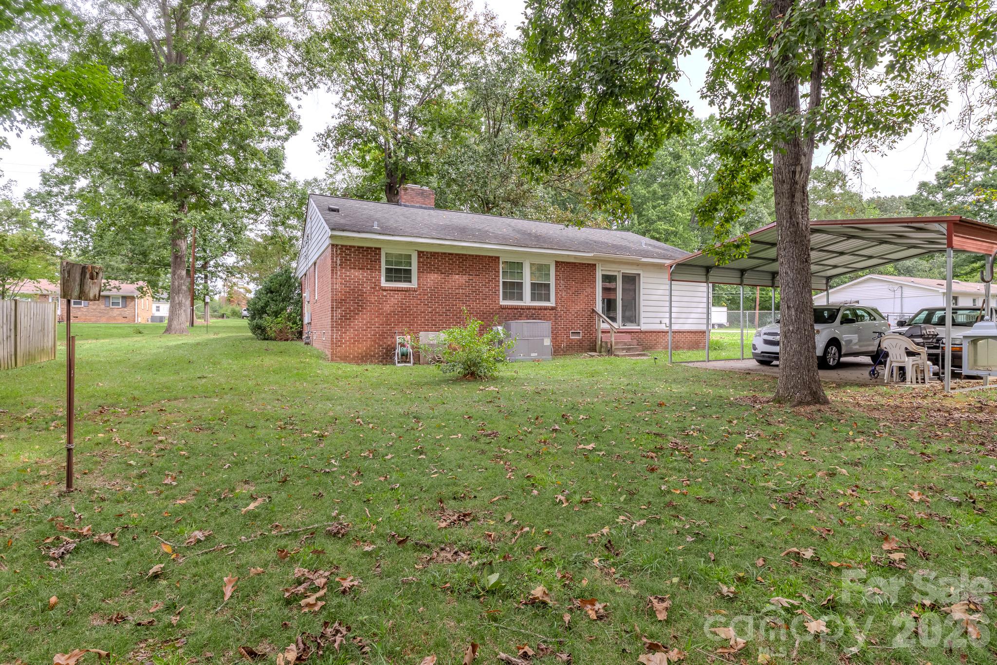1004 Woodside Drive Property Photo 4