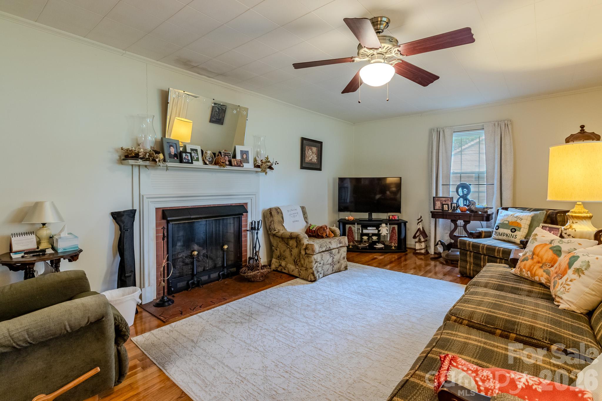 1004 Woodside Drive Property Photo 6
