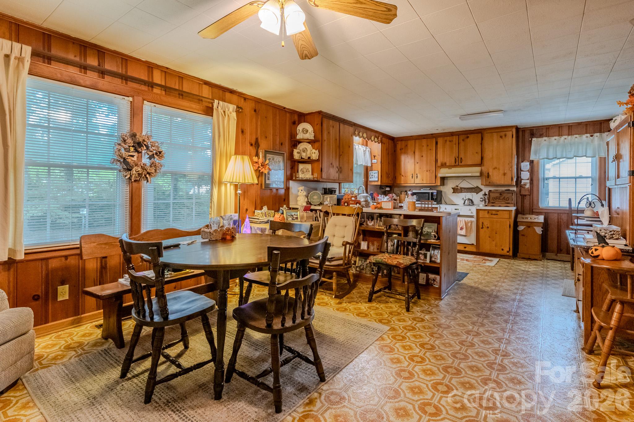 1004 Woodside Drive Property Photo 8