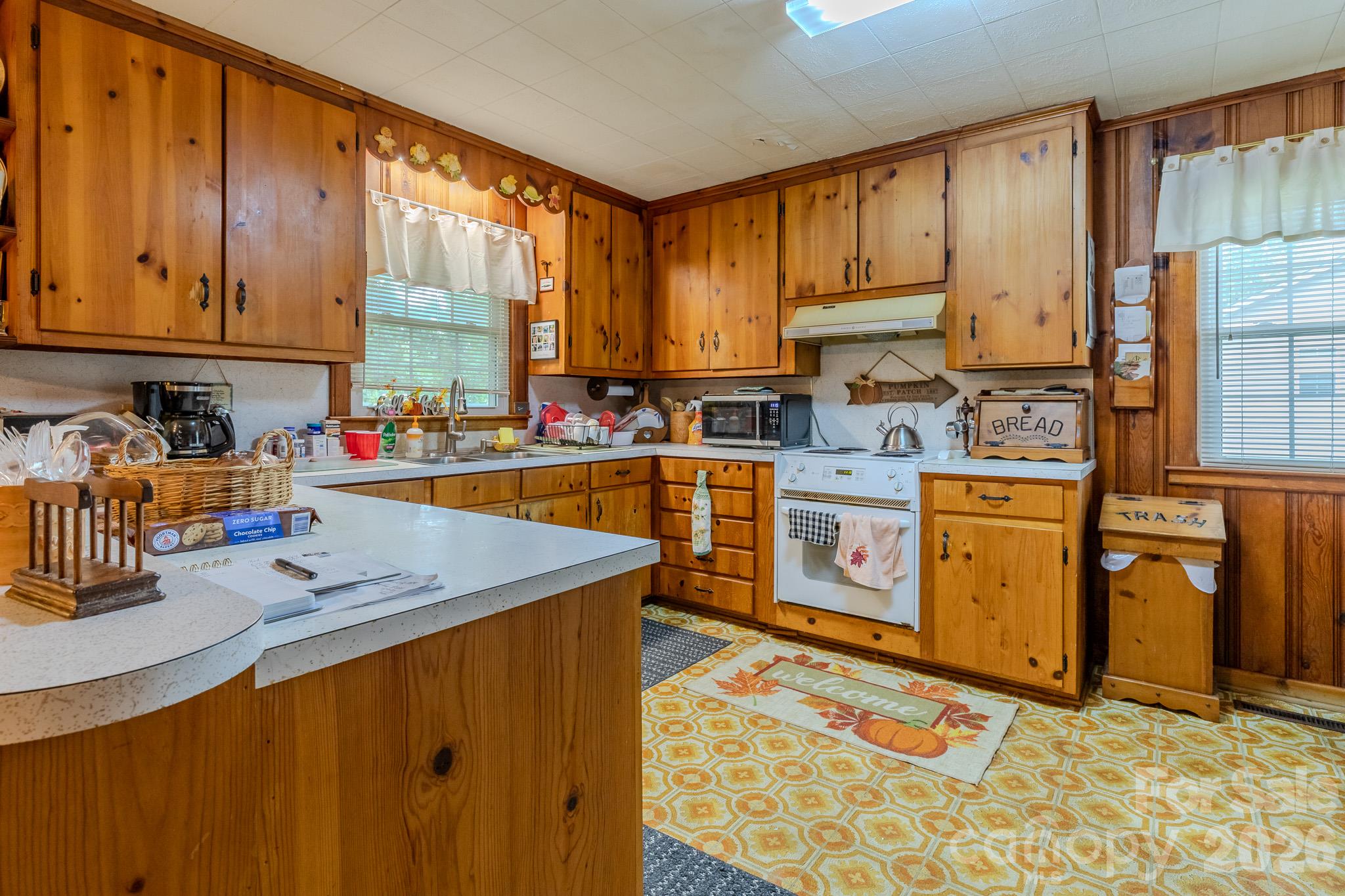 1004 Woodside Drive Property Photo 9
