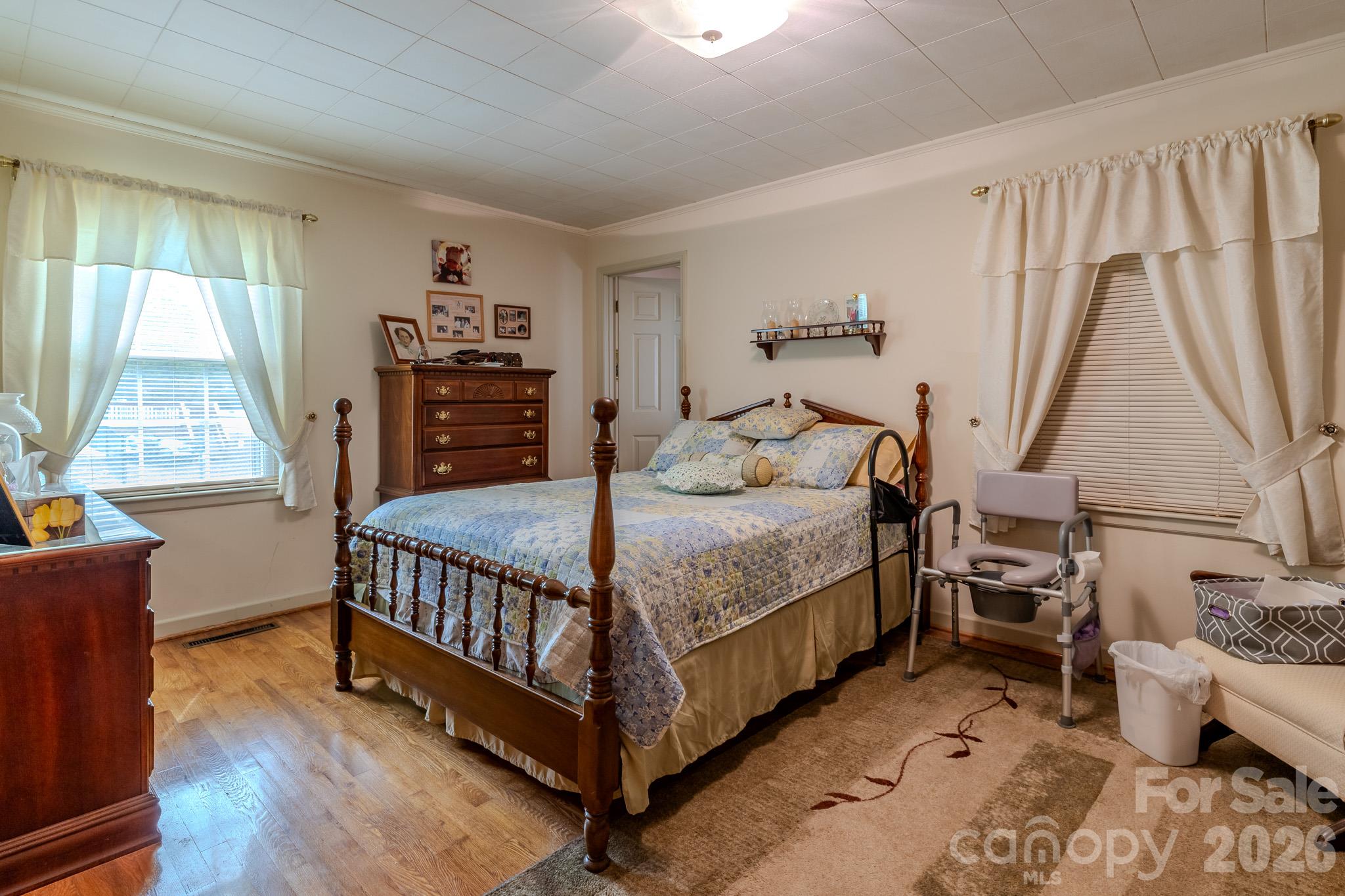 1004 Woodside Drive Property Photo 11