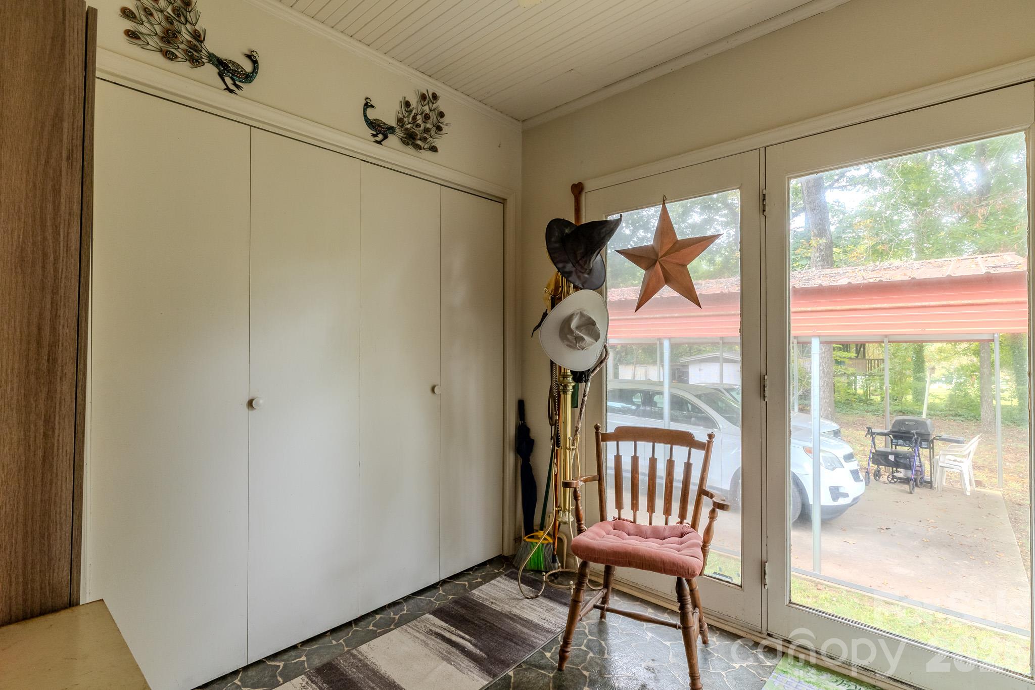 1004 Woodside Drive Property Photo 14