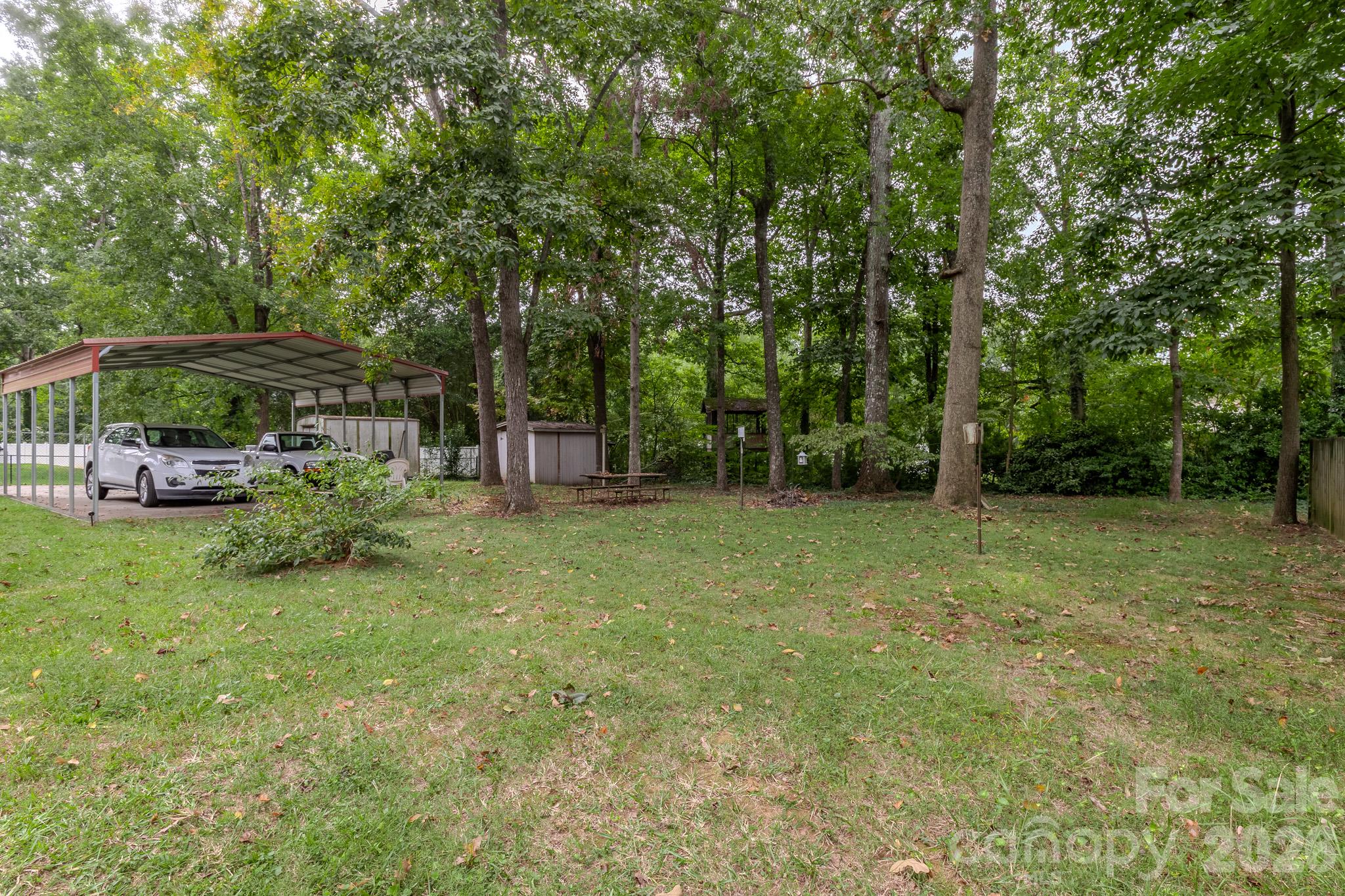 1004 Woodside Drive Property Photo 15