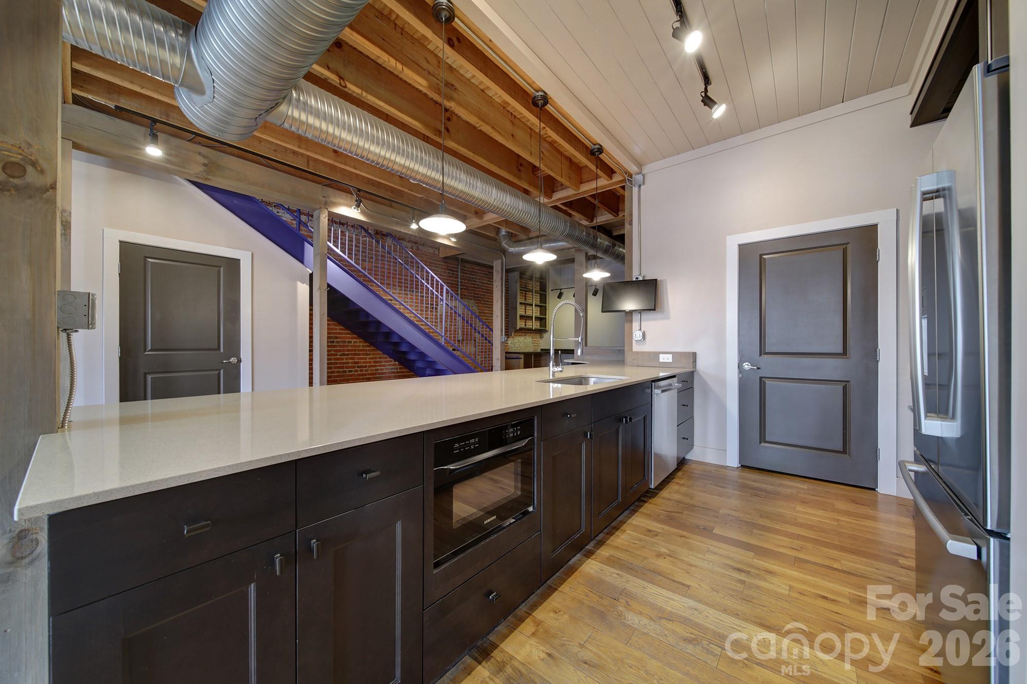 162 S South Street 202b Property Photo 8
