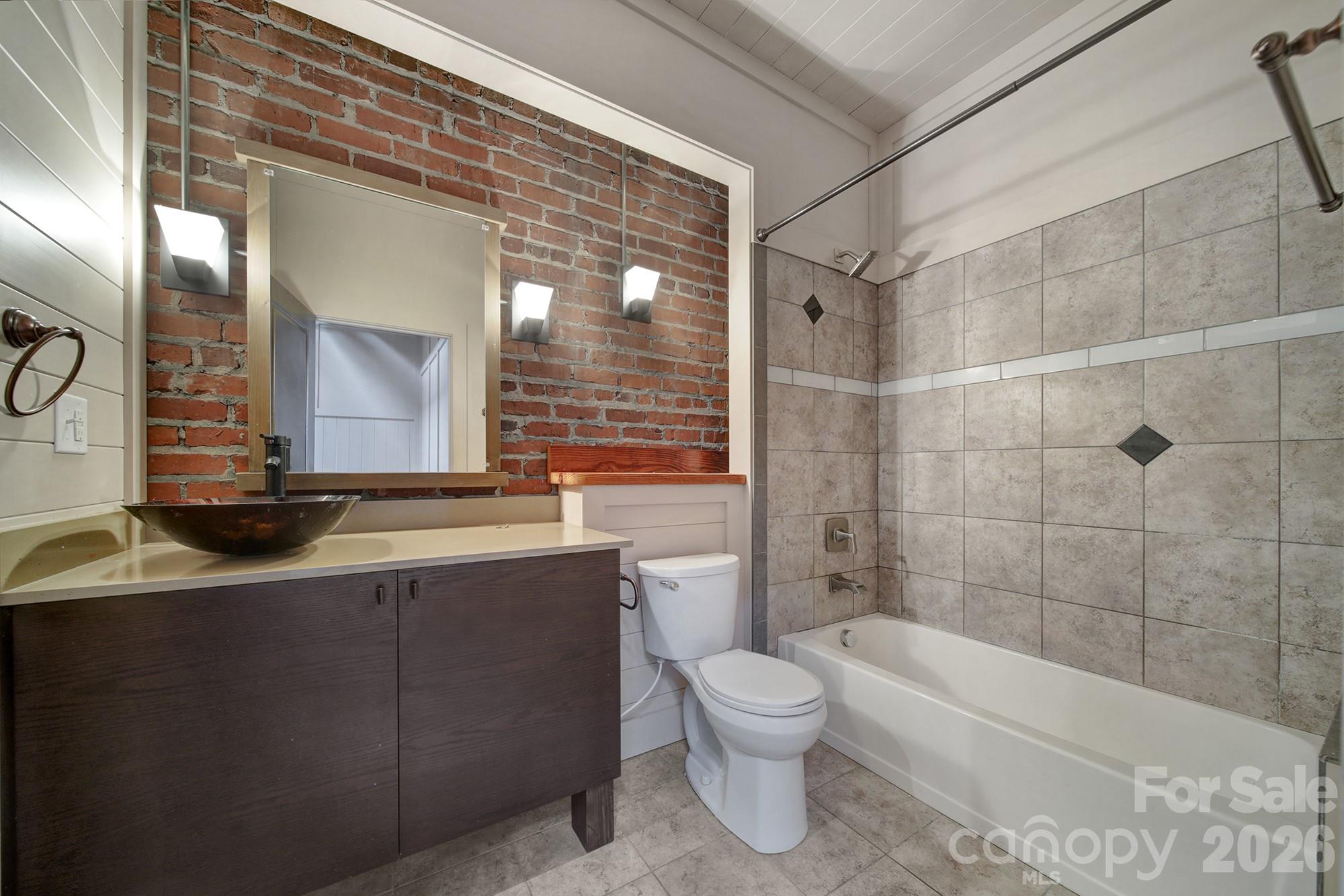 162 S South Street 202b Property Photo 24