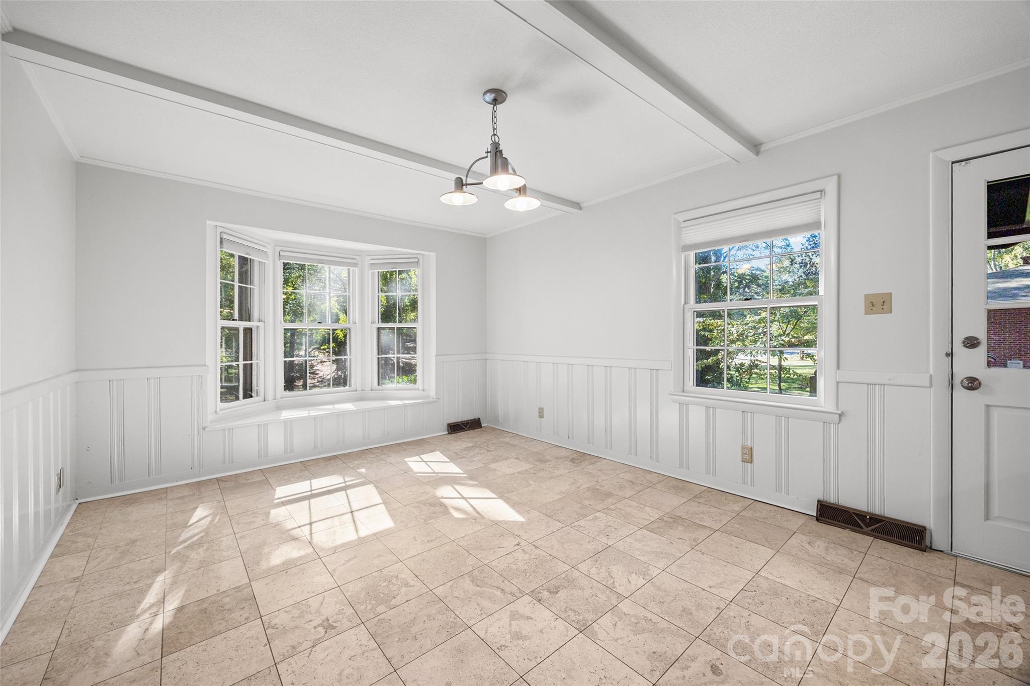 635 Glendale Drive Property Photo 8