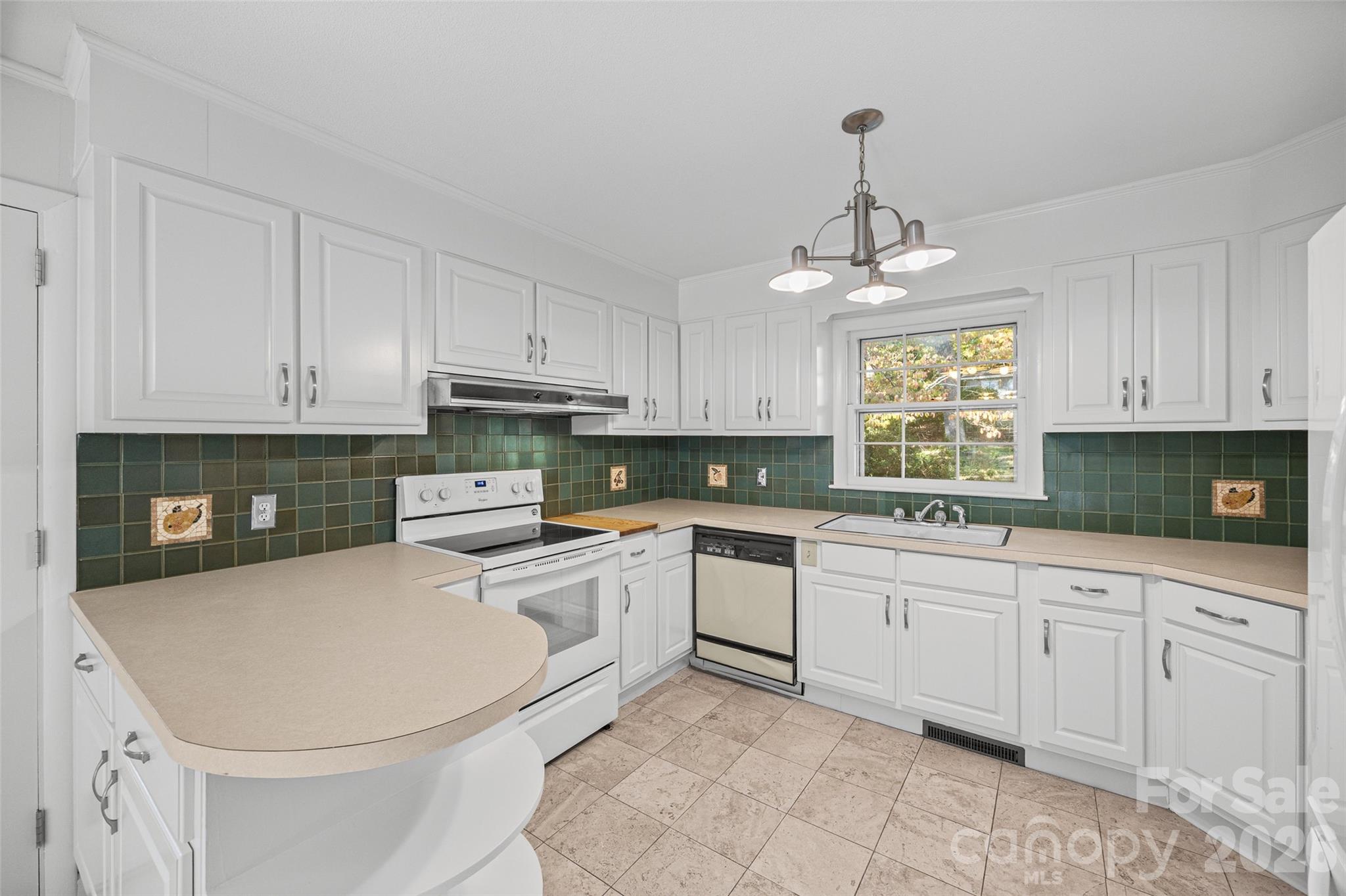635 Glendale Drive Property Photo 10