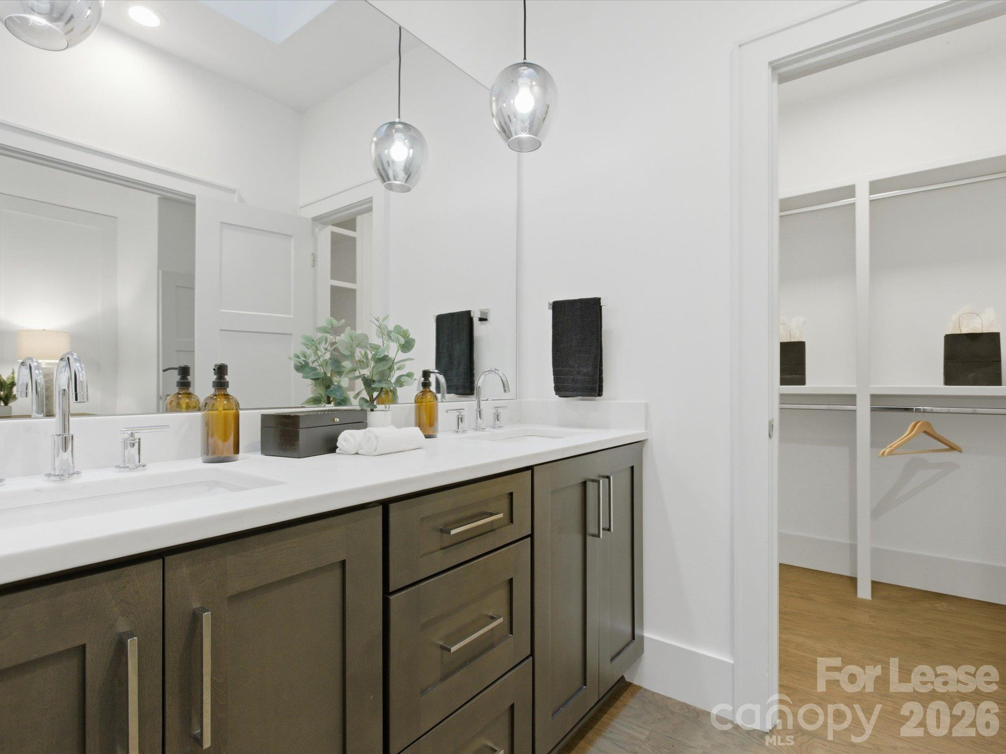129 S Gardner Avenue Property Photo 15