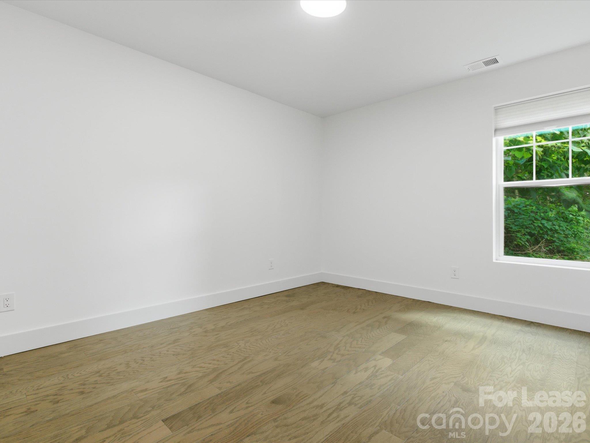 129 S Gardner Avenue Property Photo 28