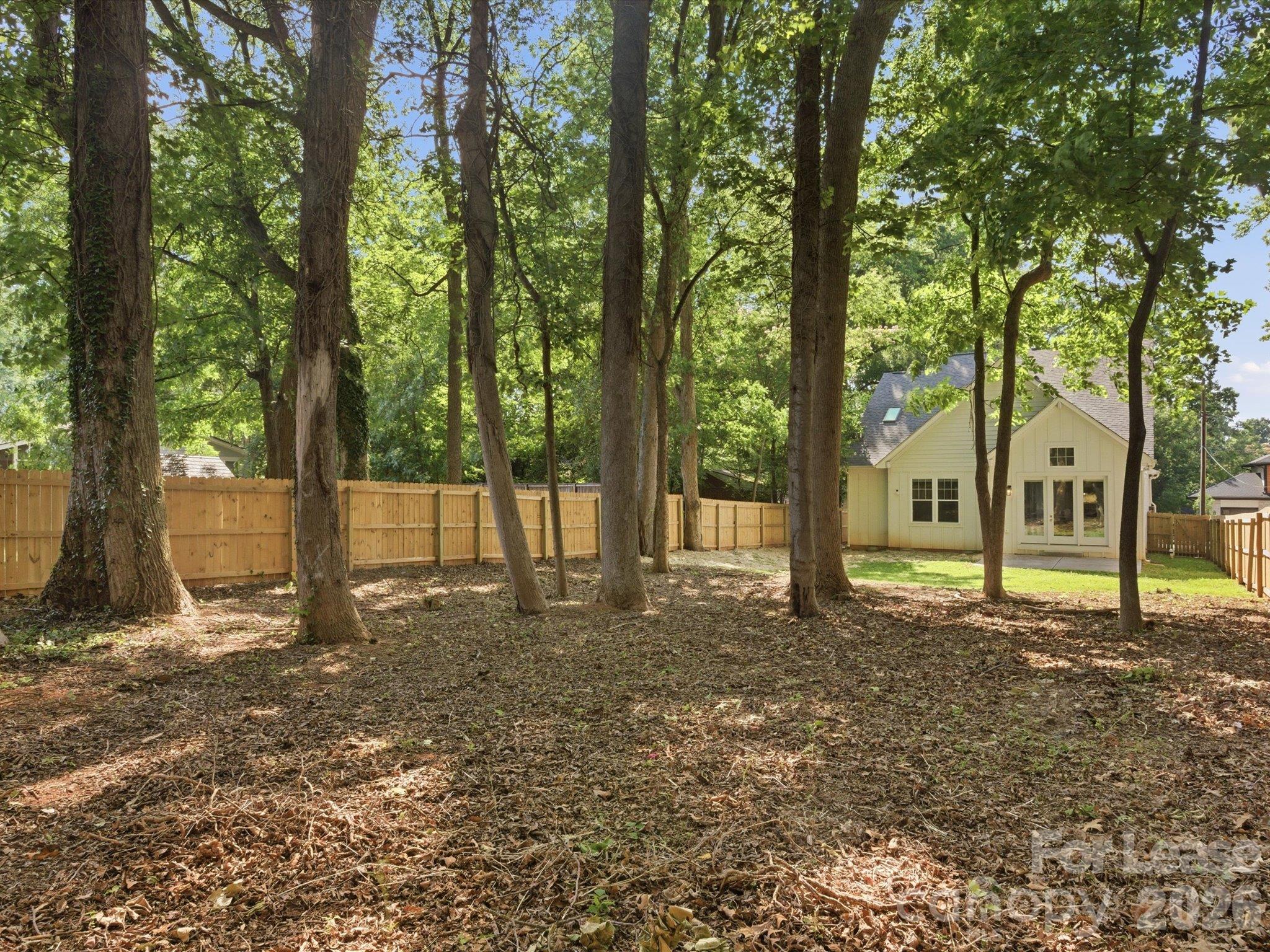 129 S Gardner Avenue Property Photo 33
