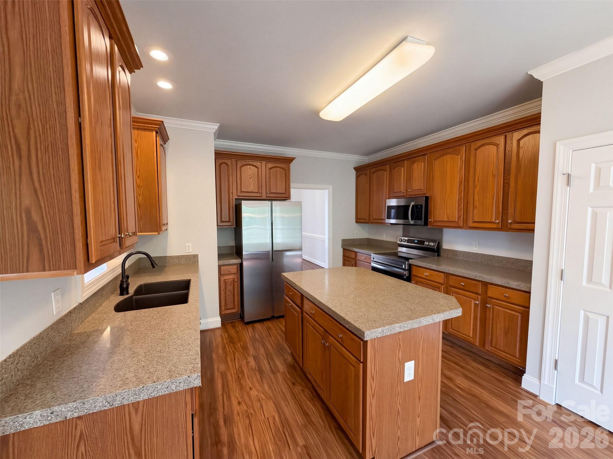 5102 Summerell Avenue Property Photo 2
