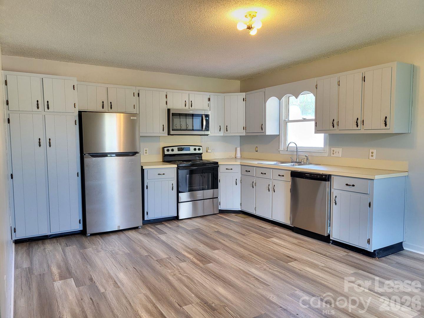 4764 Burnam Lane Property Photo 3