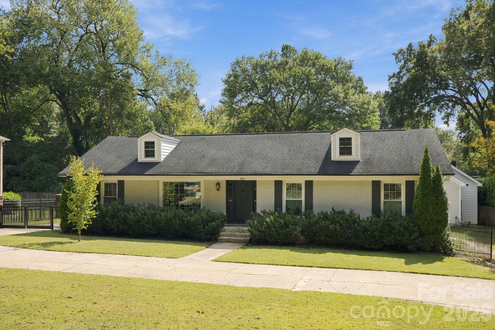 1901 Runnymede Lane Property Photo 1