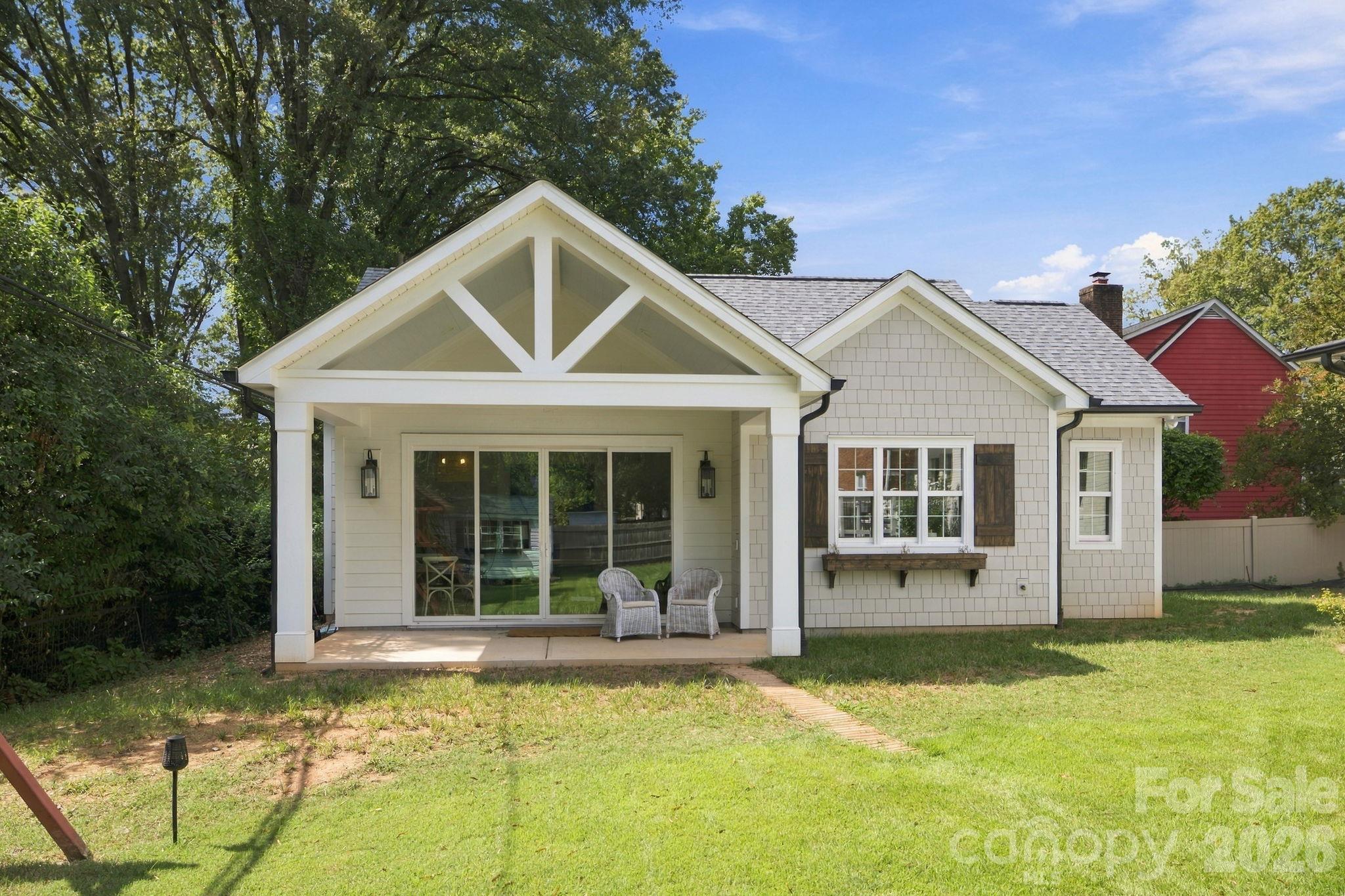 1901 Runnymede Lane Property Photo 3