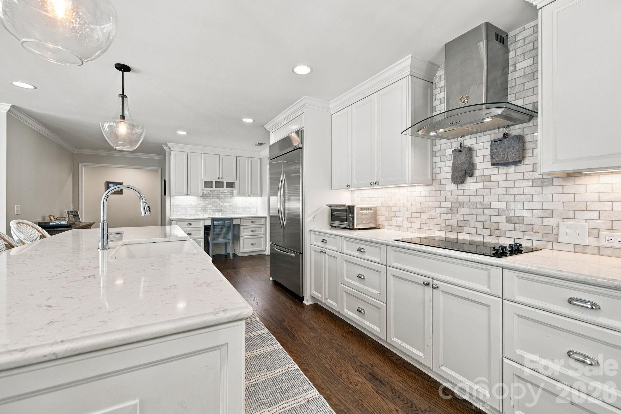 1901 Runnymede Lane Property Photo 6