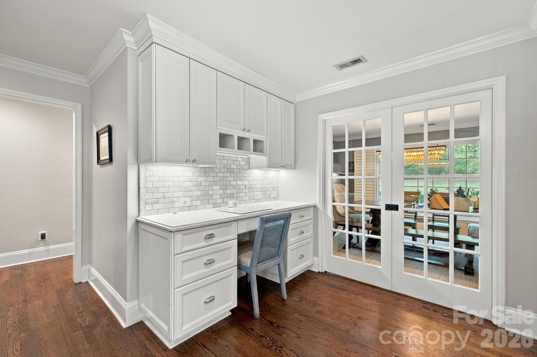 1901 Runnymede Lane Property Photo 12