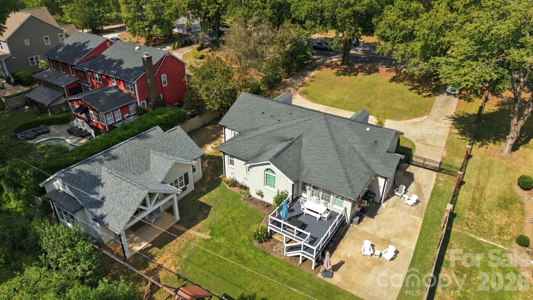 1901 Runnymede Lane Property Photo 32