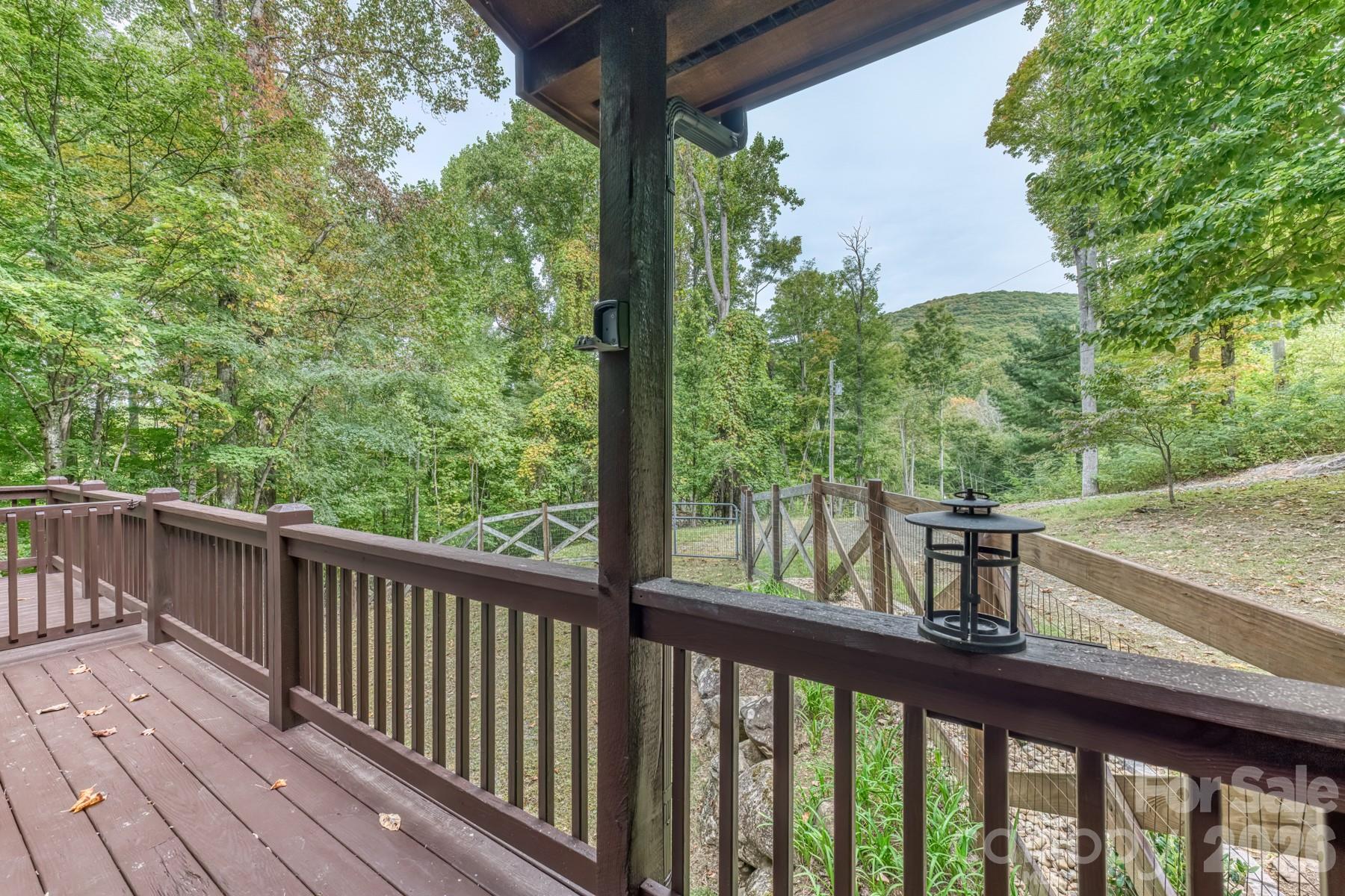 610 Amber Drive Property Photo 3