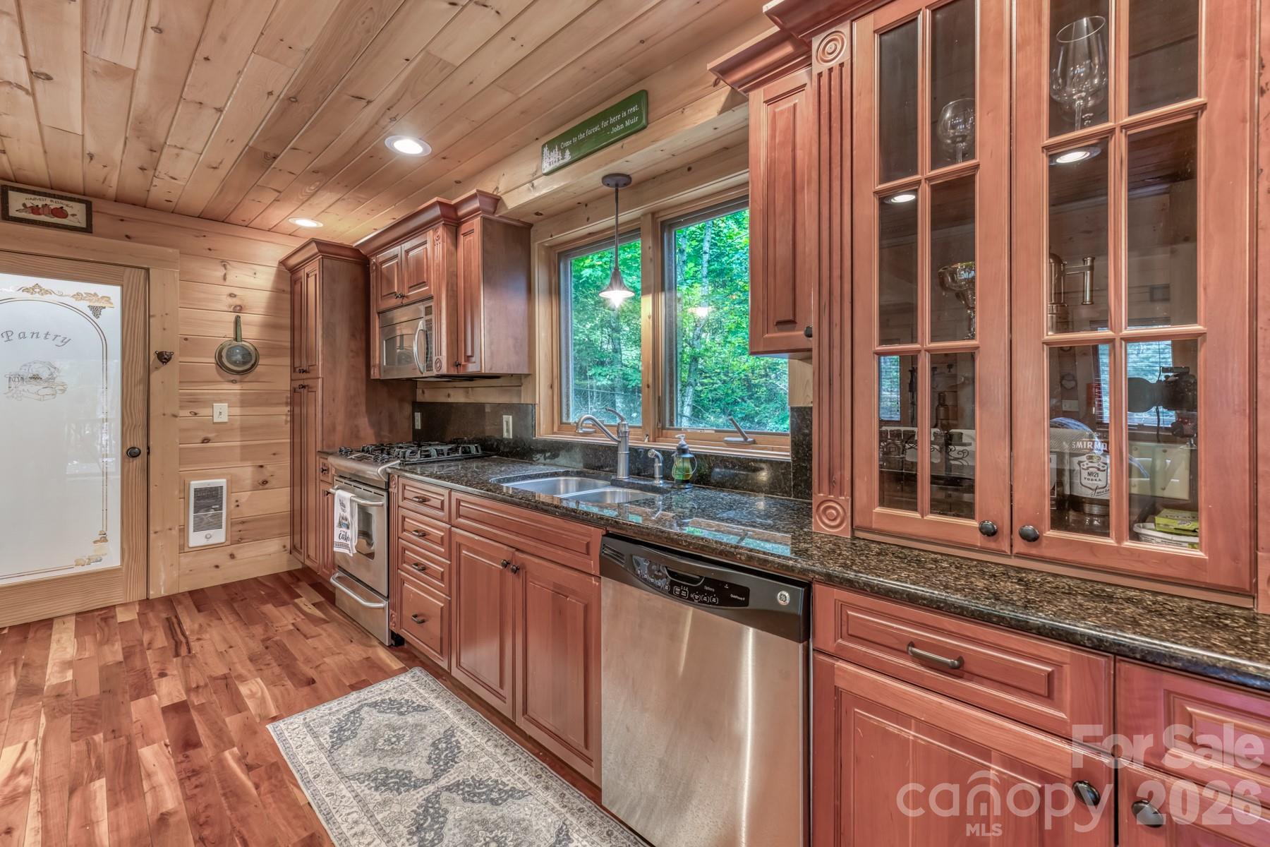 610 Amber Drive Property Photo 13