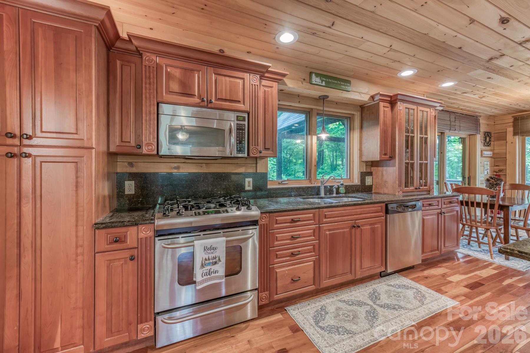 610 Amber Drive Property Photo 15