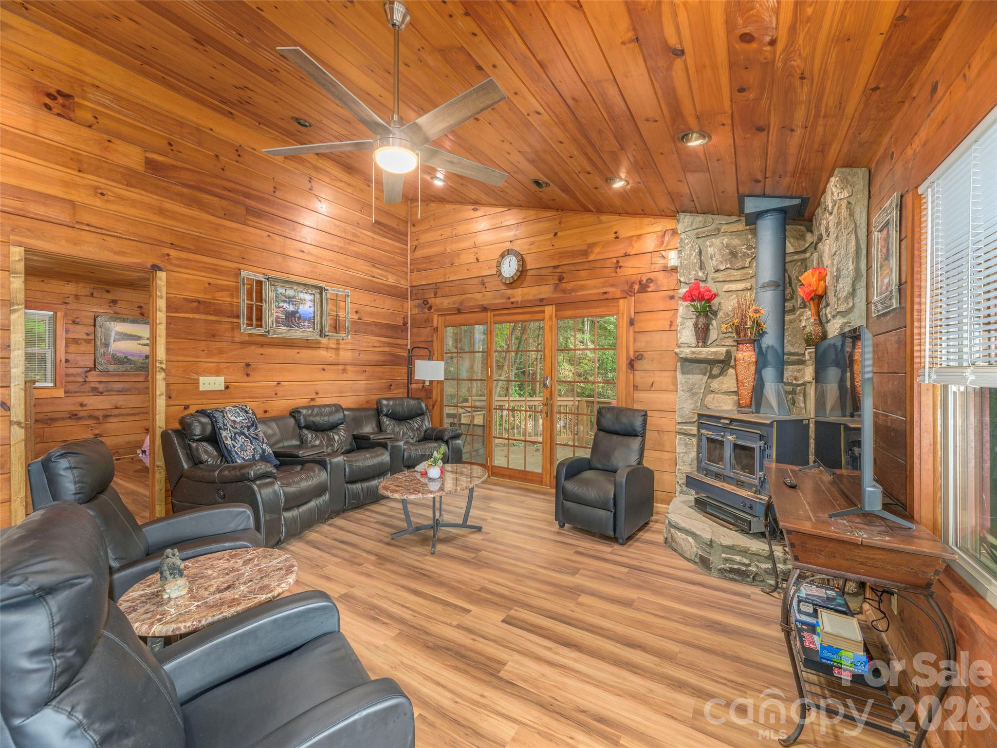 250 Creekside Drive Property Photo 5