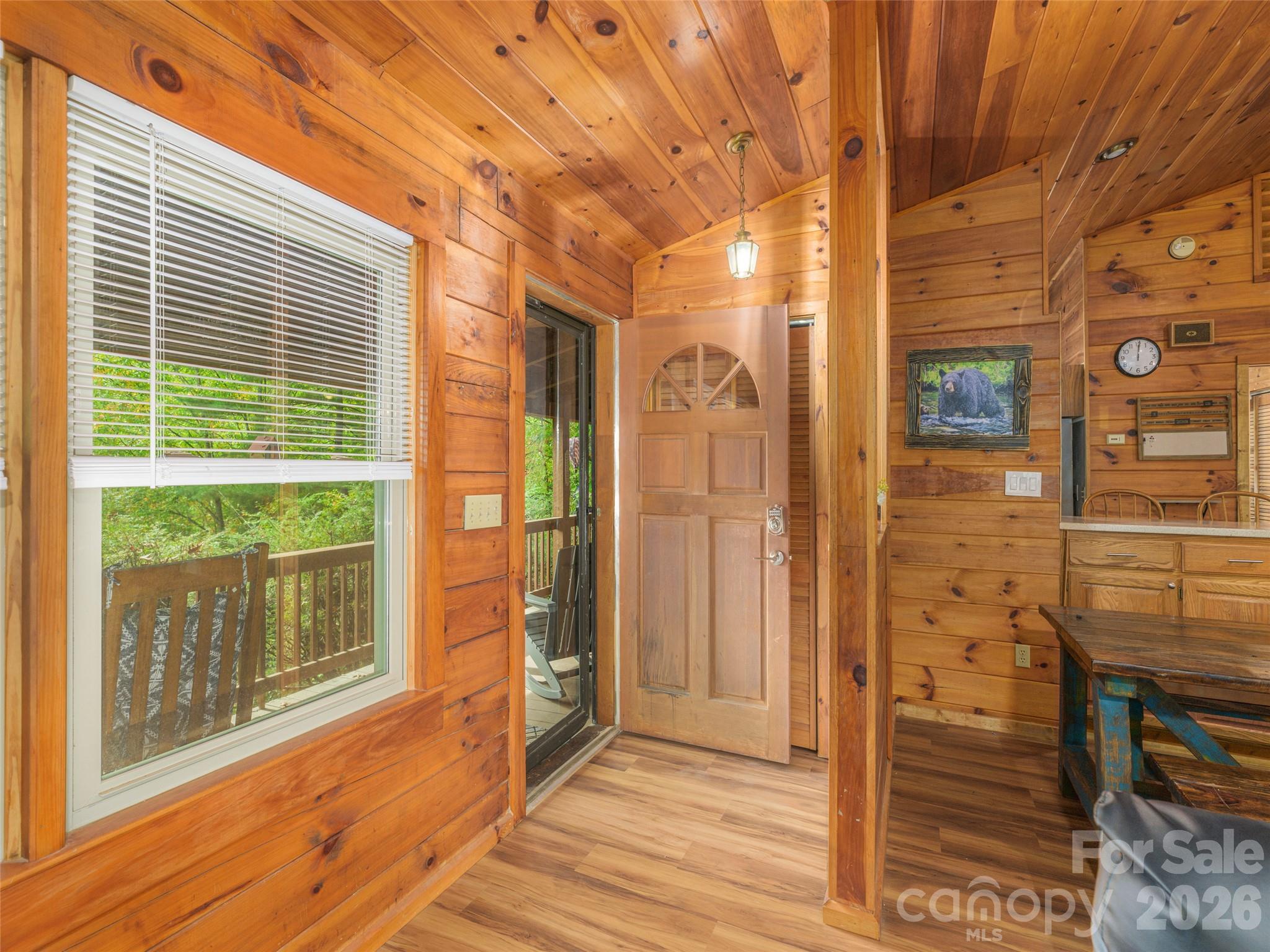 250 Creekside Drive Property Photo 6