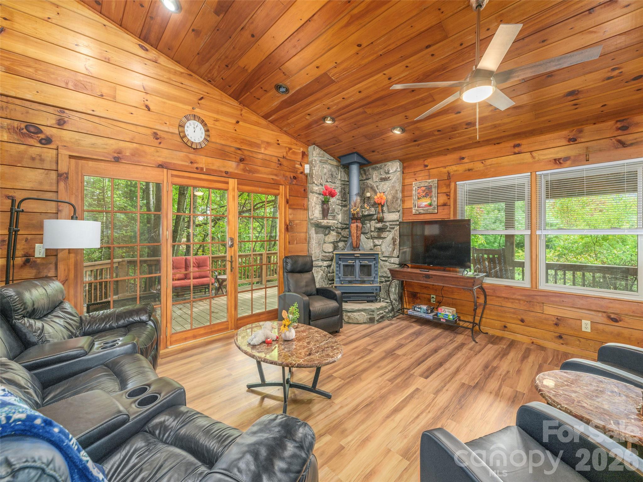 250 Creekside Drive Property Photo 7