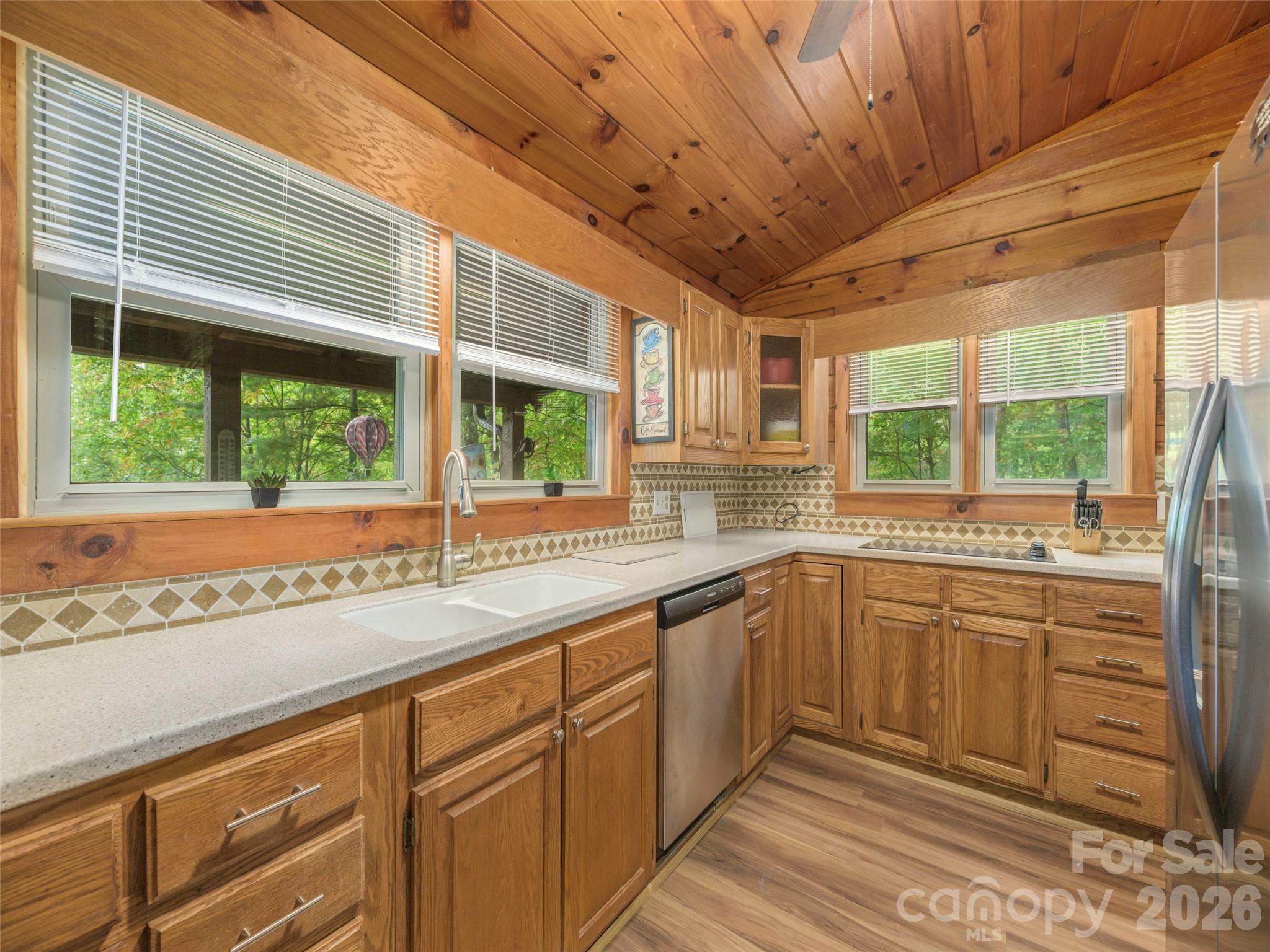 250 Creekside Drive Property Photo 12