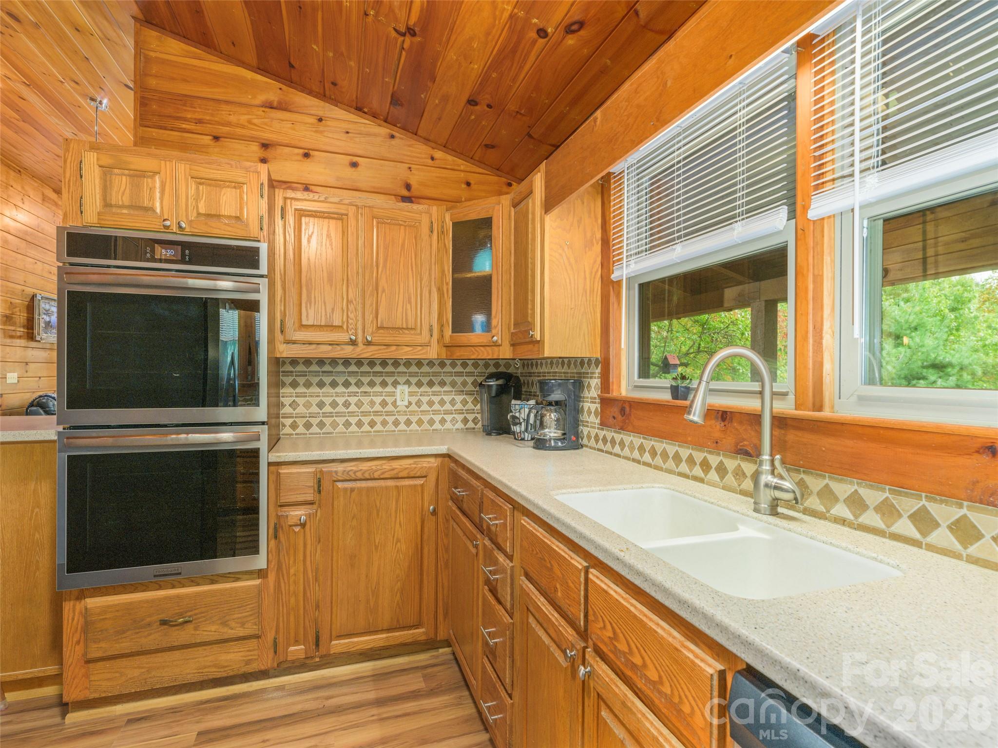 250 Creekside Drive Property Photo 14
