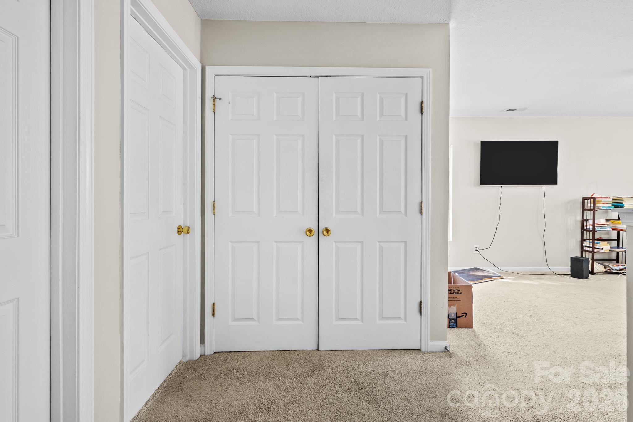 2636 Cochrane Drive Property Photo 10