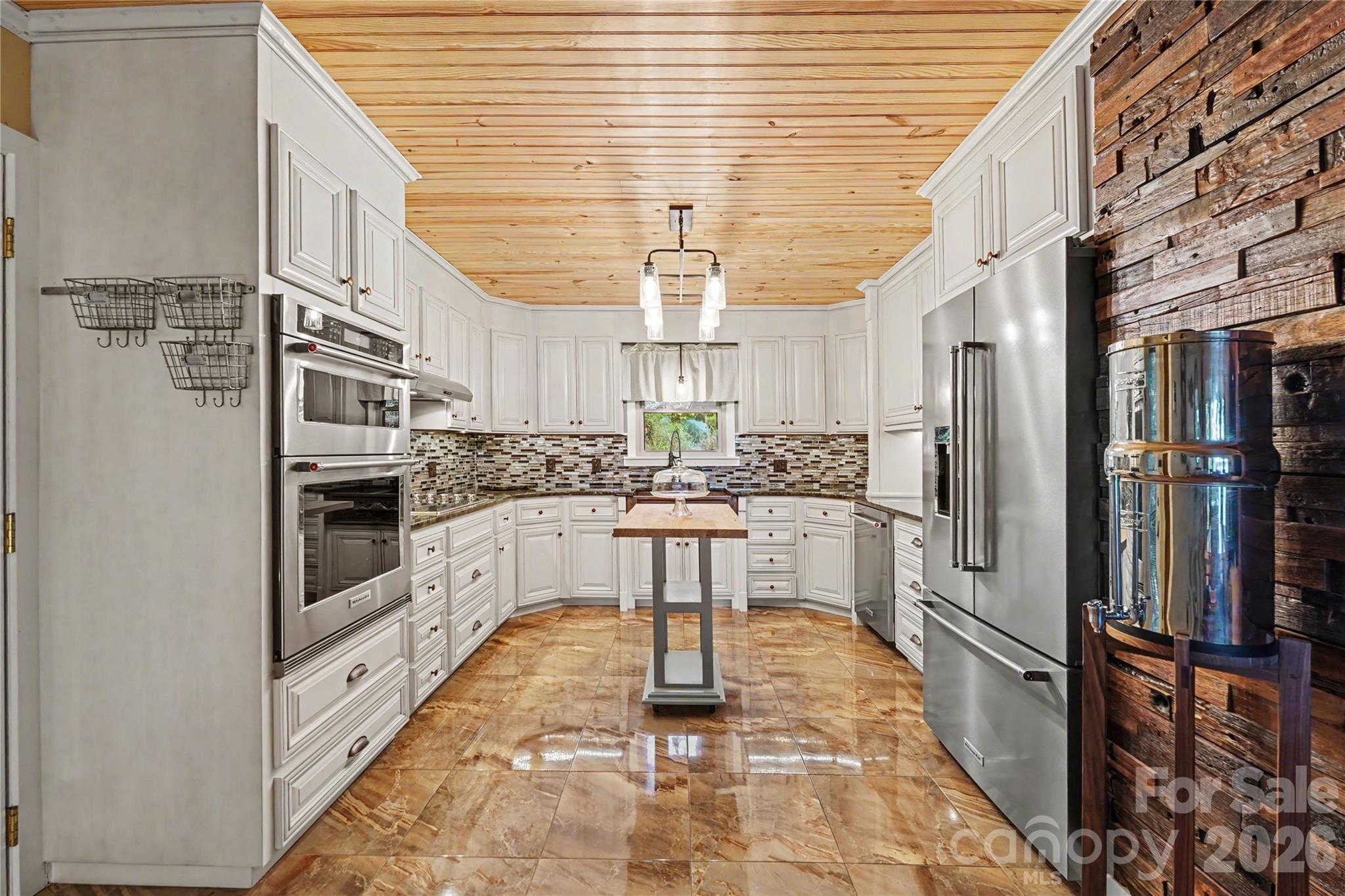 1041 Emerald Shores Road Property Photo 6